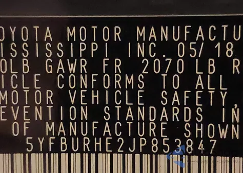 2018 Toyota Corolla Le z USA, uszkodzony, nr VIN 5YFBURHE2JP853847